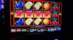 burma9 KBZPay AYA Pay ငွေထုတ်ဝန်ဆောင်မှုမြင်ကွင်း